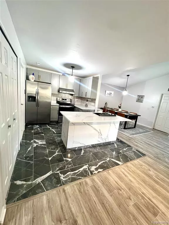 Sterling Heights, MI 48313,13185 Canopy Drive