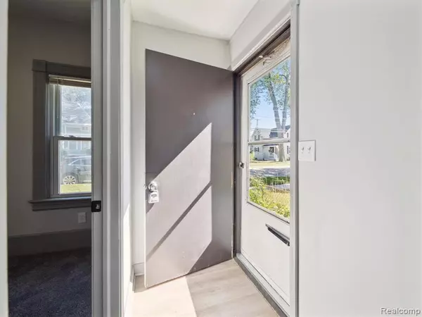 Mount Clemens, MI 48043,17 Madison Avenue