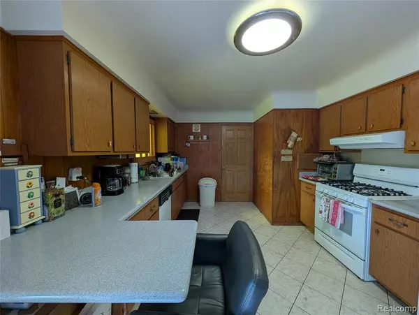 Pontiac, MI 48341,200 Astorwood