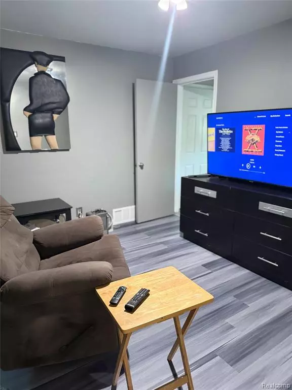 Detroit, MI 48219,17616 Cooley Street