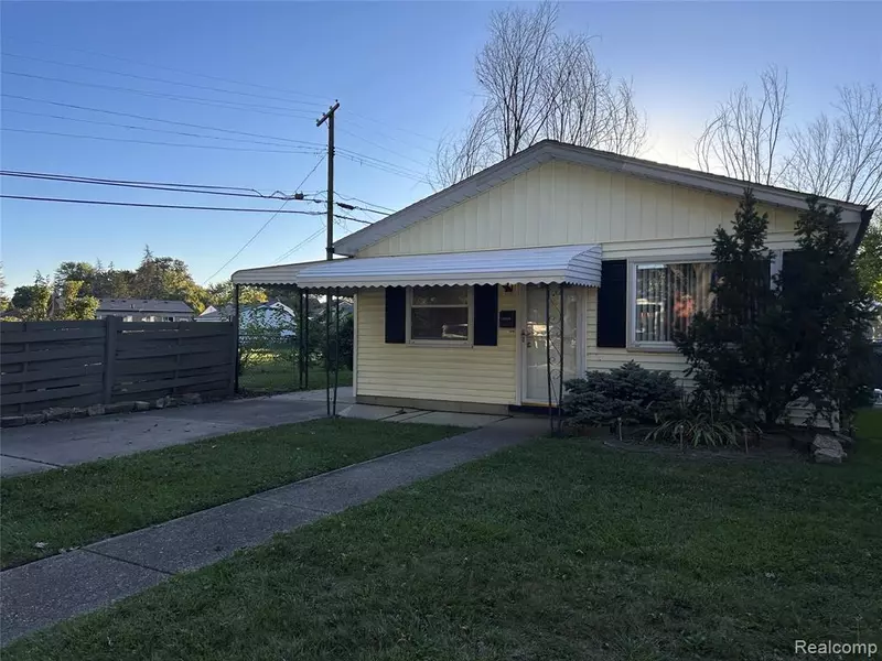 28909 Rosebriar Street, Saint Clair Shores, MI 48081