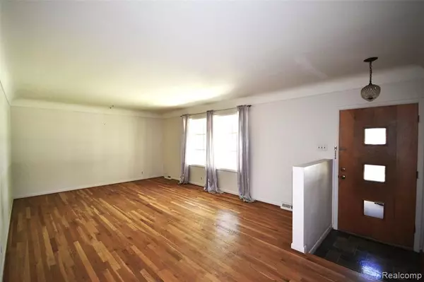 Bloomfield Hills, MI 48302,1831 Long Pointe Drive