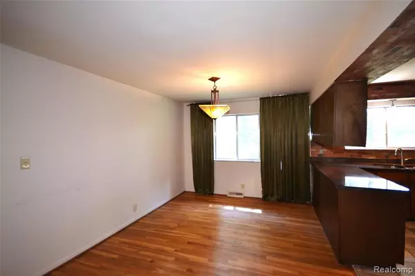 Bloomfield Hills, MI 48302,1831 Long Pointe Drive