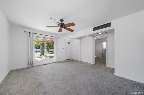Madison Heights, MI 48071,26026 Brettonwoods Street