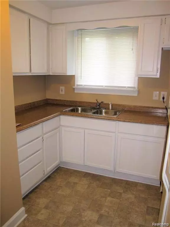 Dearborn Heights, MI 48125,4934 EDGEWOOD Street