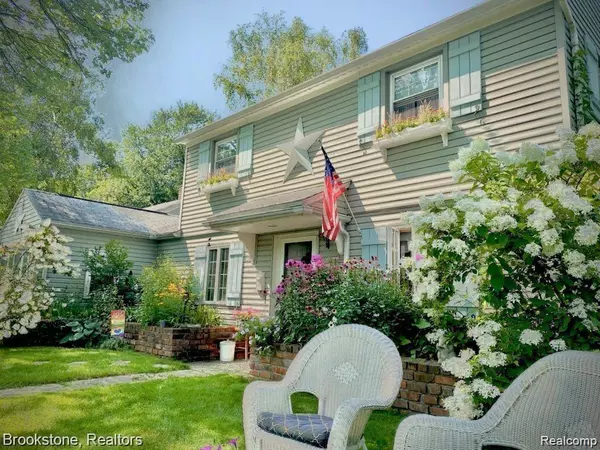 7146 ARROWOOD Drive, West Bloomfield, MI 48324