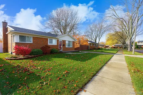 Warren, MI 48093,8318 CHRISTINE Street