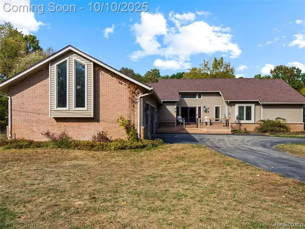 7286 Pine Knob Road, Clarkston, MI 48348