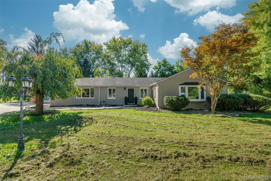 6810 N Territorial Road, Plymouth, MI 48170