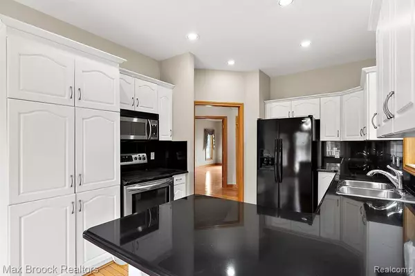 Birmingham, MI 48009,1489 HOLLAND Street