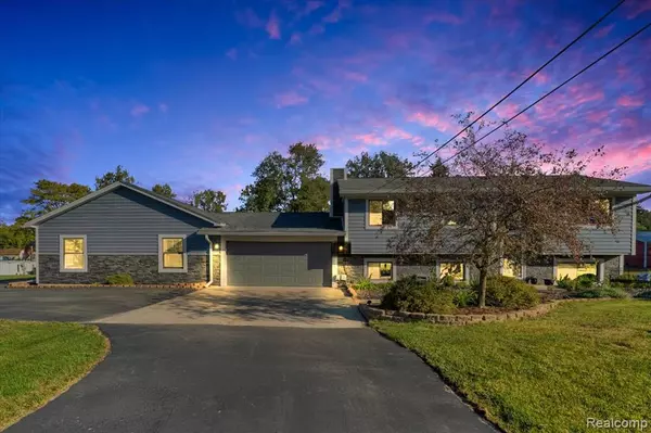 27520 West Road, New Boston, MI 48164