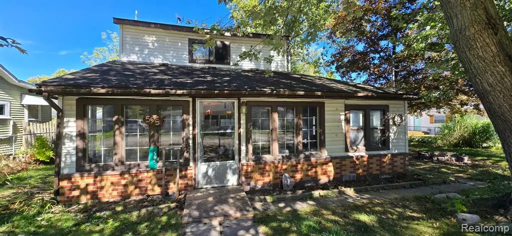 595 Pleasant Drive, Gregory, MI 48137