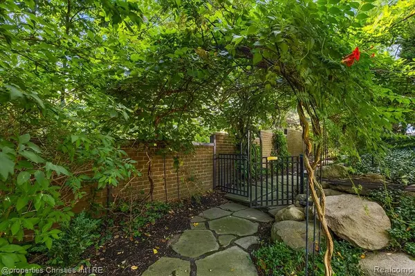 Bloomfield Hills, MI,4054 Cranbrook Court