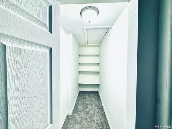 Mount Clemens, MI 48043,184 DICKINSON Street