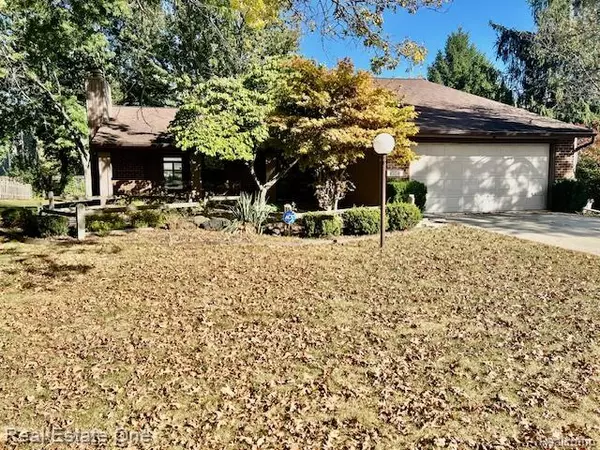 5647 Perrytown Drive, West Bloomfield, MI