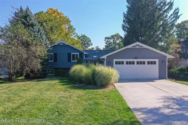 9449 Ridge Road, Goodrich Vlg, MI