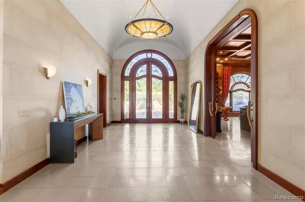 Bloomfield Hills, MI 48302,1567 Island Lane