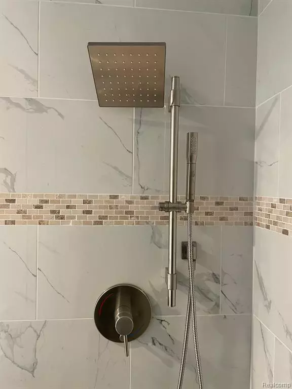 Bloomfield Hills, MI 48304,1012 STRATFORD Lane