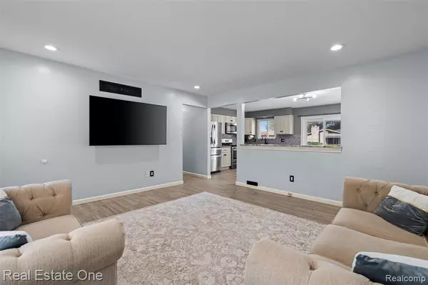 Center Line, MI 48015,8057 Helen