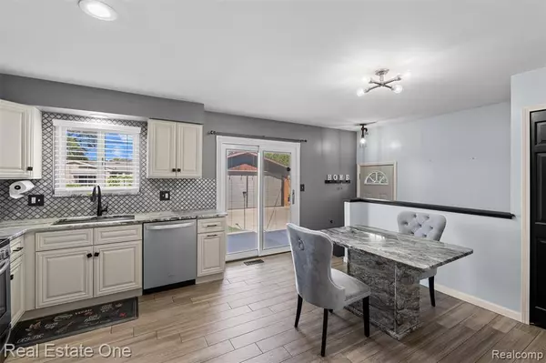 Center Line, MI 48015,8057 Helen