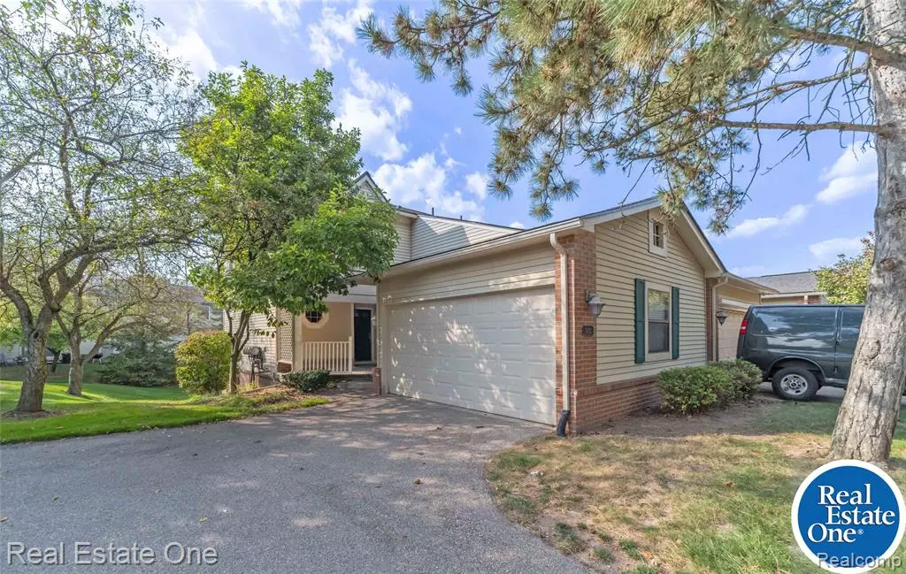 West Bloomfield, MI,5652 Drake Hollow E Drive