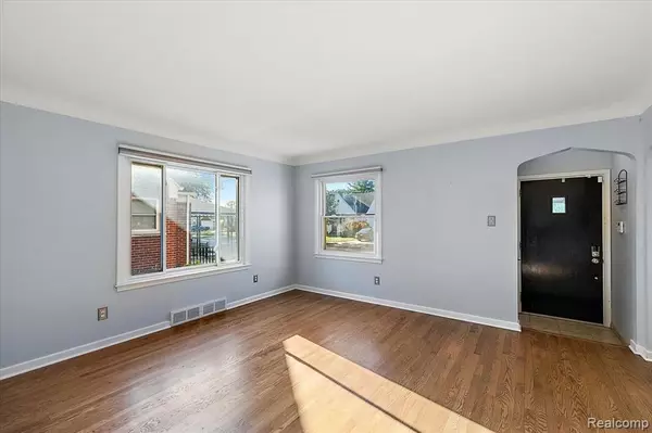 Saint Clair Shores, MI 48080,21901 Trombly Street