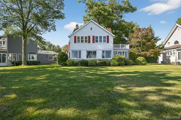 Grosse Ile, MI 48138,29863 E River Road