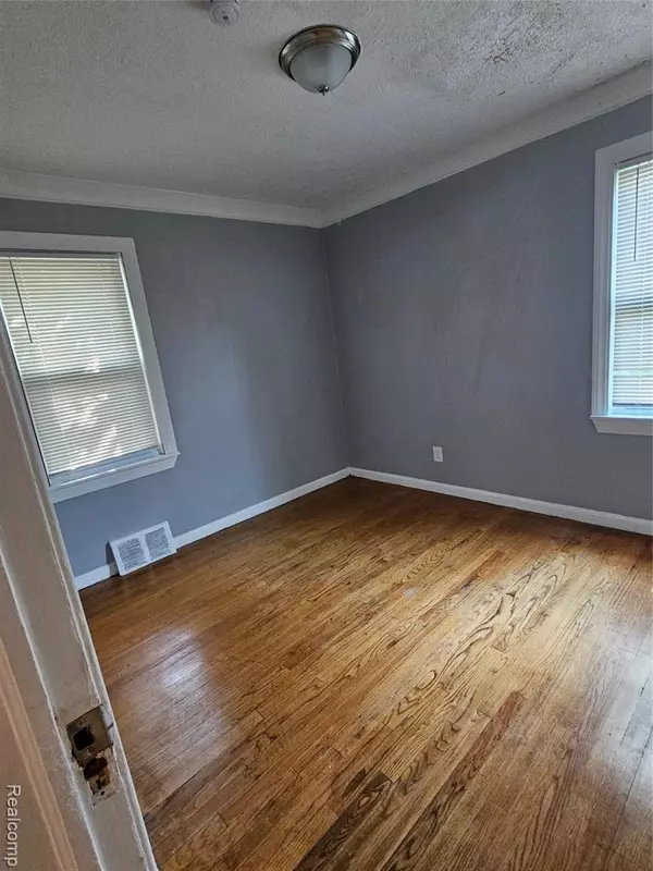 Detroit, MI 48205,14072 Carlisle Street