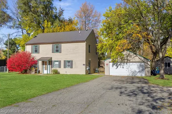 6270 BARKER #2 Drive, Waterford, MI