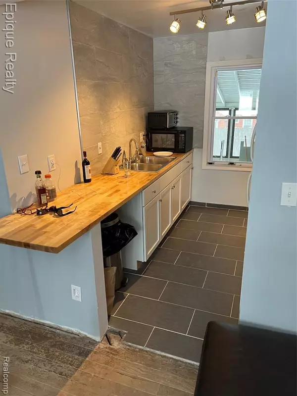 Ann Arbor, MI 48104,2468 Fernwood Avenue