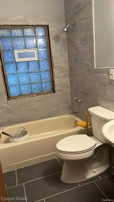 Ann Arbor, MI 48104,2468 Fernwood Avenue