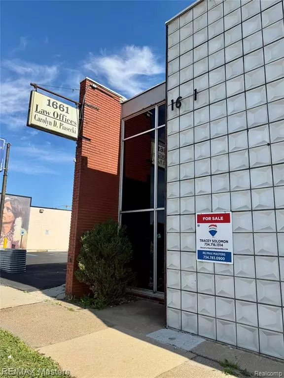 1661 Fort Street, Wyandotte, MI 48192