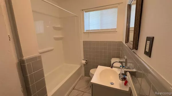 Flint, MI 48505,5714 Suburban Court