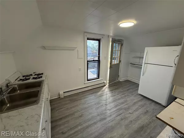 South Lyon, MI 48178,124 N Warren Street