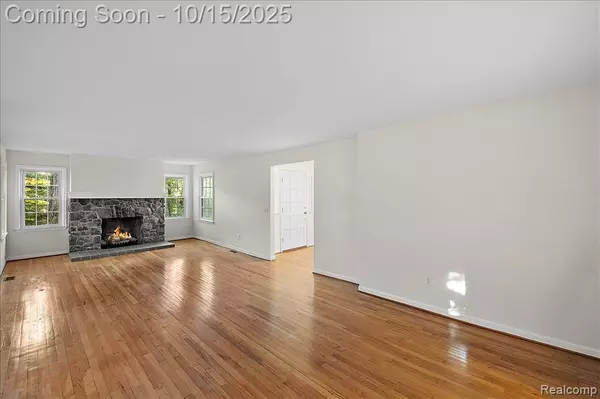 Birmingham, MI 48009,564 BROOKSIDE Avenue