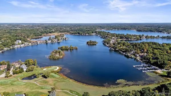 Brighton, MI 48116,4868 Pine Eagles Court