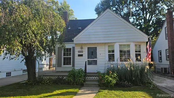 2259 Cambridge Road, Berkley, MI 48072