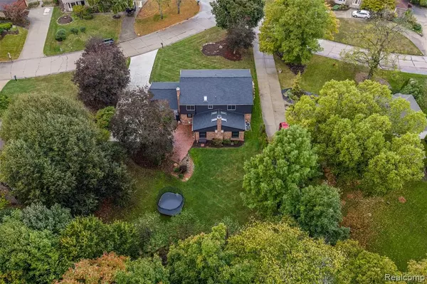 Farmington Hills, MI 48331,31142 Applewood Lane
