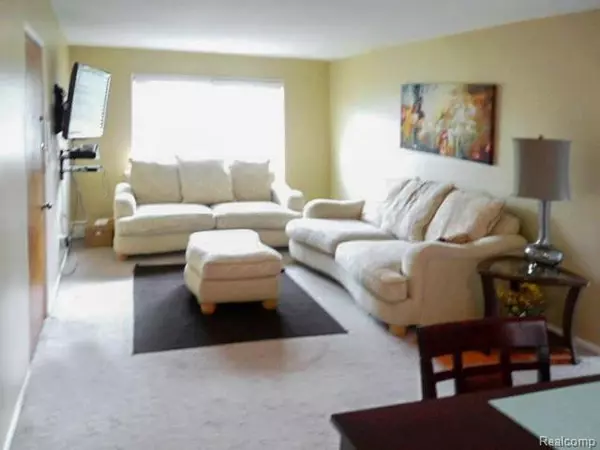 2930 W Thirteen Mile Road, Royal Oak, MI 48073