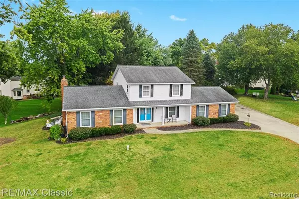 4815 Ravinewood Drive, Commerce Twp, MI 48382