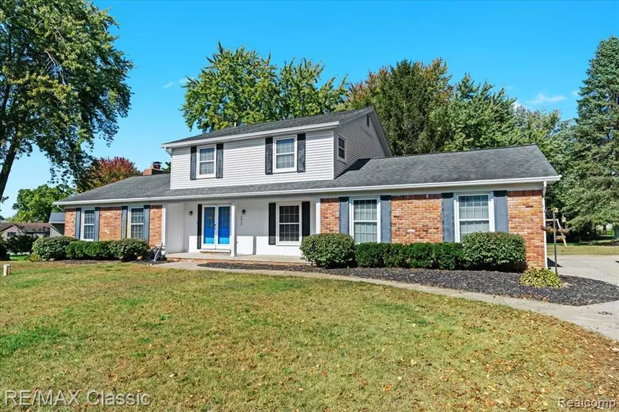 4815 Ravinewood Drive, Commerce Twp, MI 48382