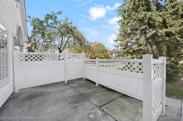 Farmington Hills, MI 48336,22271 Atlantic Pointe