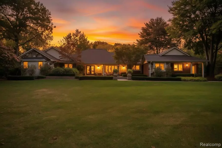 5300 Old Mill Road, Rochester, MI 48306