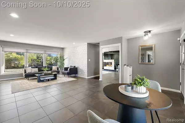 West Bloomfield, MI,7496 Cornwall Court