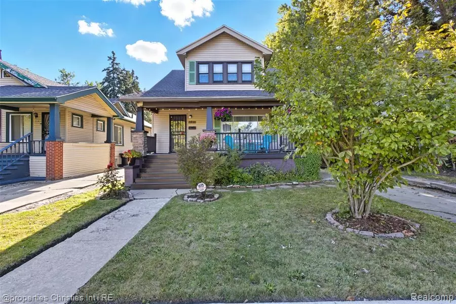 221 Chalmers Street, Detroit, MI 48215