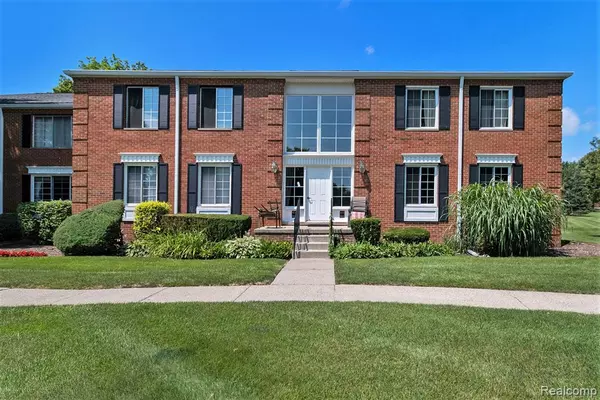 654 E FOX HILLS Drive, Bloomfield Hills, MI 48304