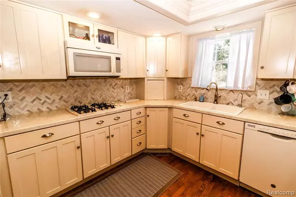 Columbiaville, MI 48421,4705 LONSBERRY Road