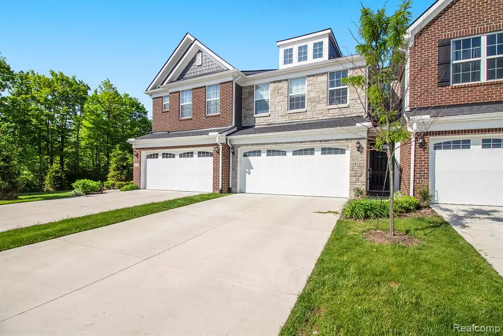 Novi, MI,24727 IVY LANE
