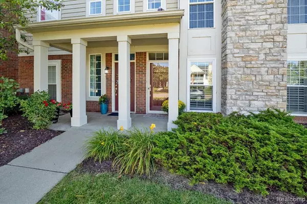 28256 Oakmonte E Circle, New Hudson, MI 48165