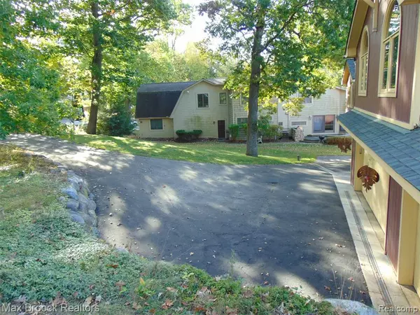 West Bloomfield, MI 48324,2745 Lari Court